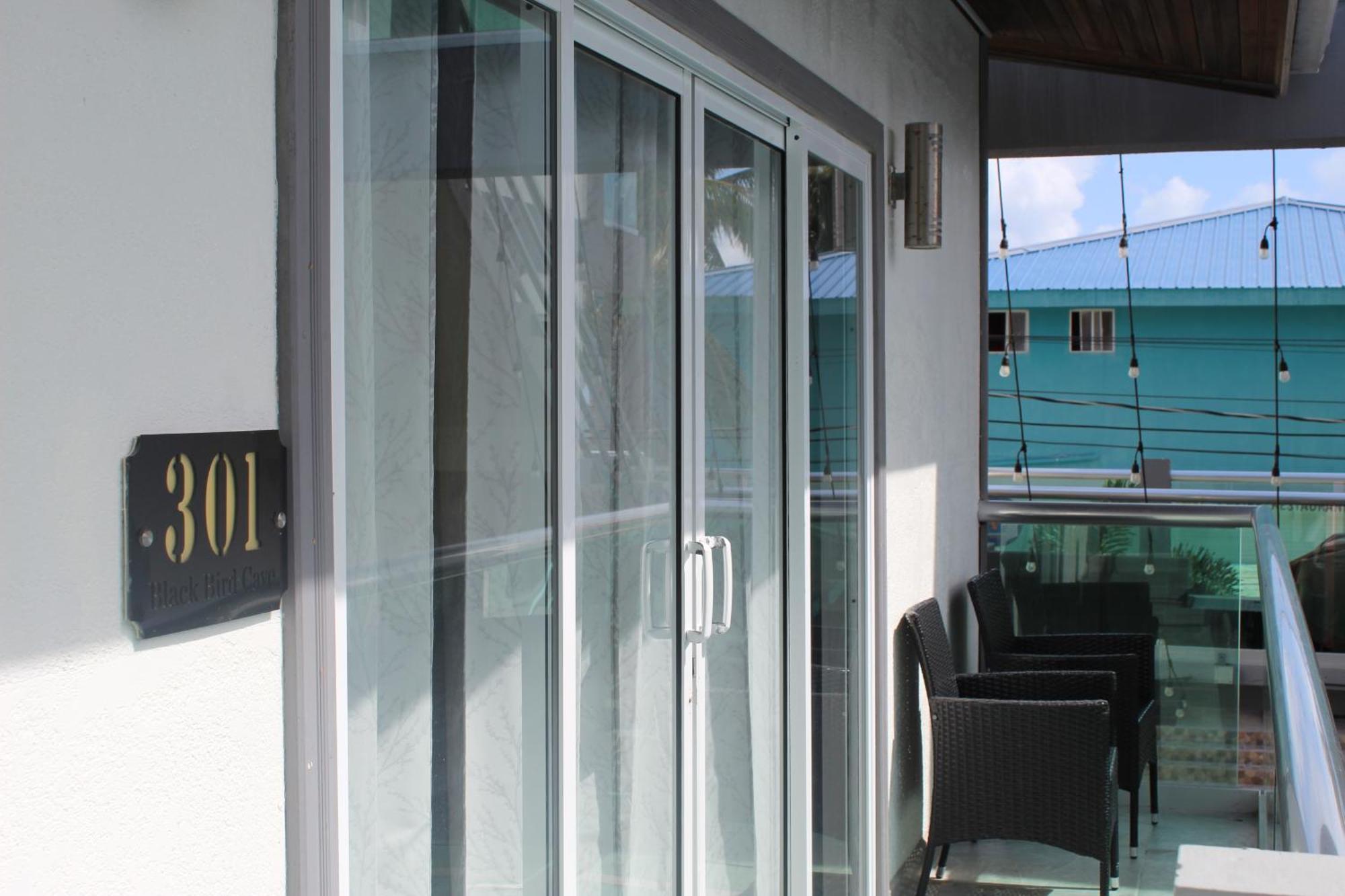 Barefoot Caye Caulker Hotel Exterior photo